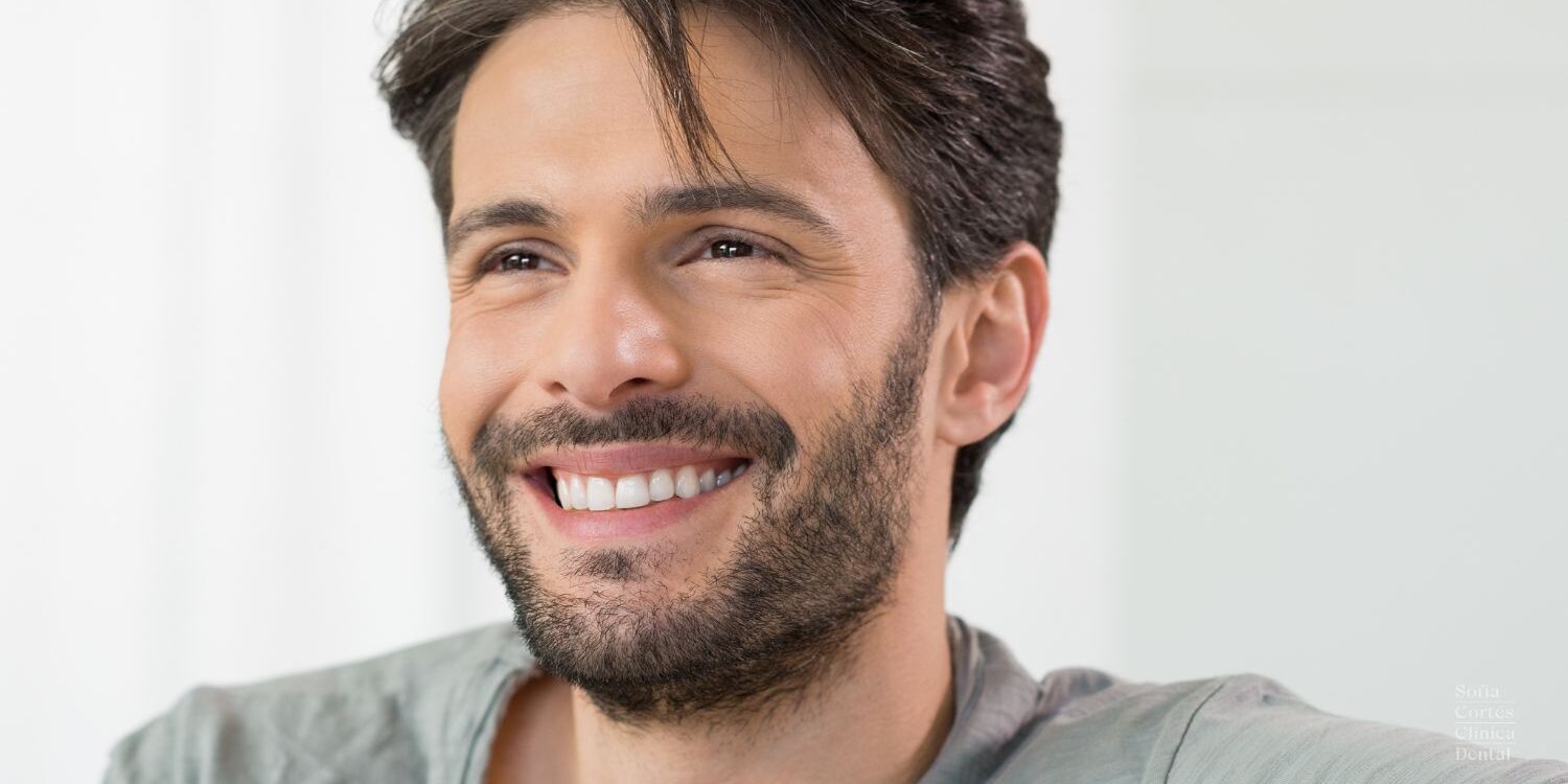 eliminar-manchas-blanqueamiento-dental-en-clinica-valencia-sofia-cortes